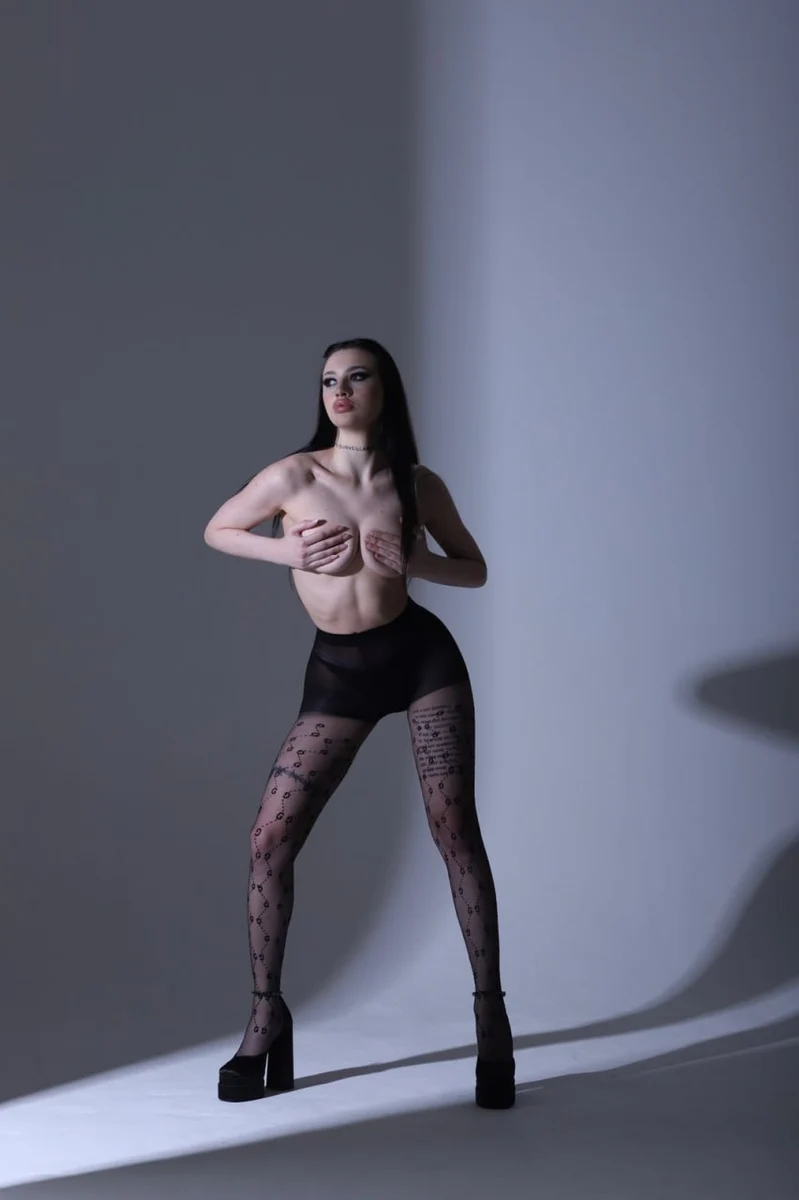 Lucy escort in Paris